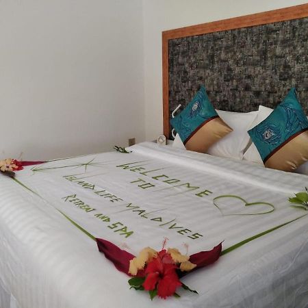 Island Life Maldives Retreat & Spa Magoodhoo Екстер'єр фото