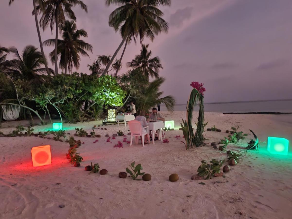 Island Life Maldives Retreat & Spa Magoodhoo Екстер'єр фото