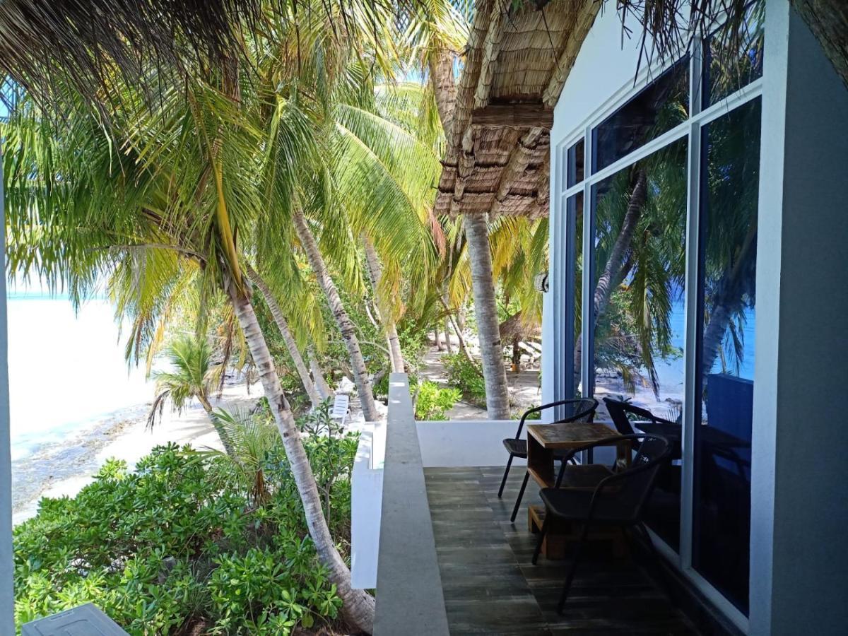 Island Life Maldives Retreat & Spa Magoodhoo Екстер'єр фото