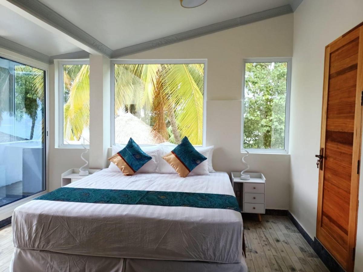 Island Life Maldives Retreat & Spa Magoodhoo Екстер'єр фото