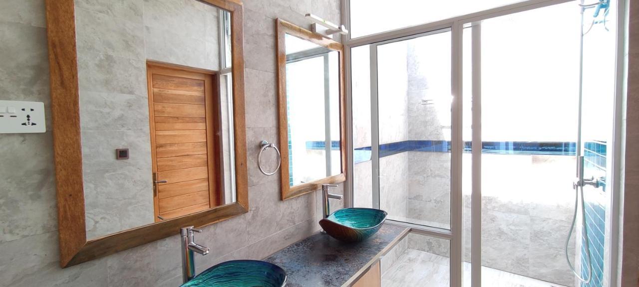 Island Life Maldives Retreat & Spa Magoodhoo Екстер'єр фото
