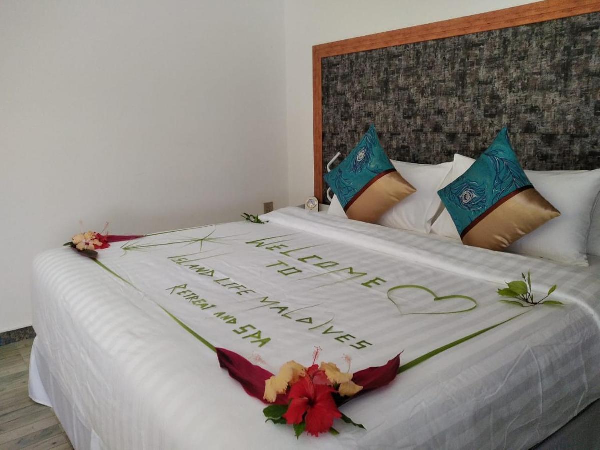 Island Life Maldives Retreat & Spa Magoodhoo Екстер'єр фото